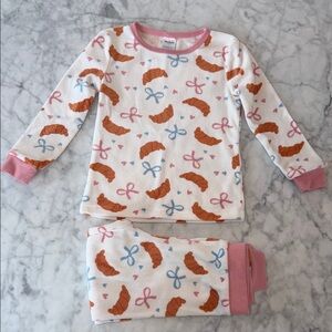 Charming Kids Pajama Set with Croissant and Bow Design 4Y